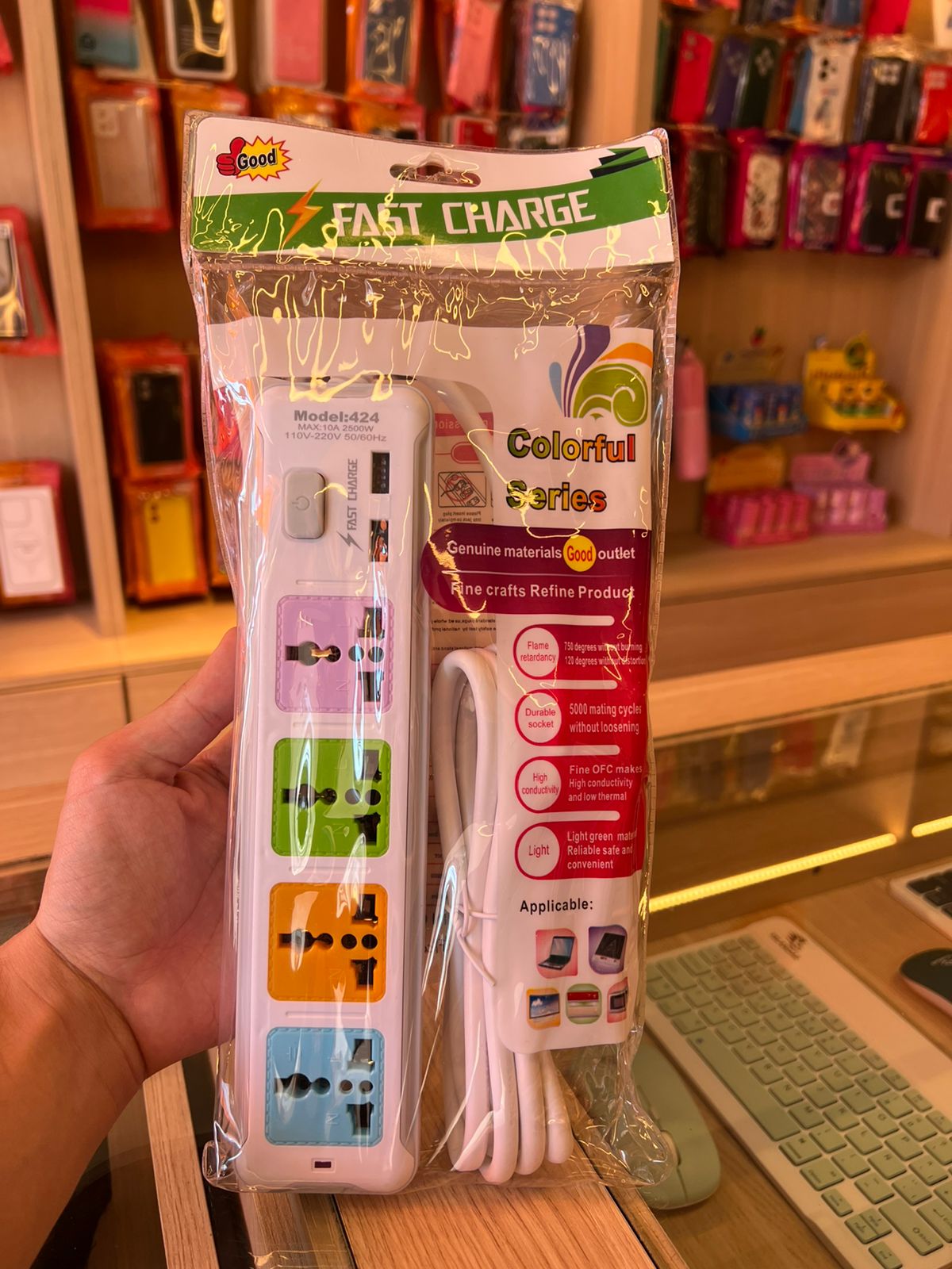 Alargue 4 Enchufes 2 Puertos USB 1 Entrada C