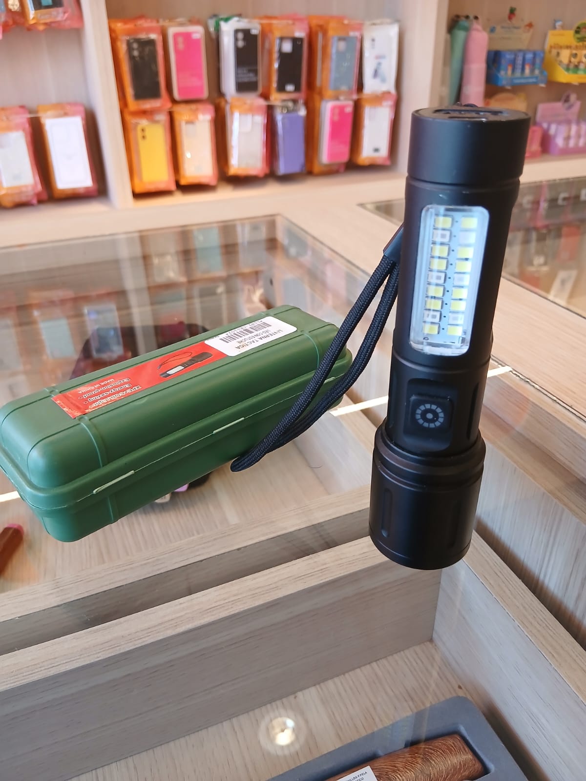 Linterna Táctica LED Recargable